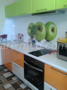 Оранжево-зеленая кухня лайм и манго